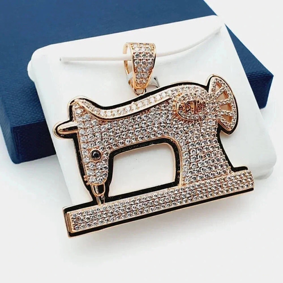 - 14K Gold Plated Cubic Zircon Pendant, EVBRS530 - Picture 3 of 9